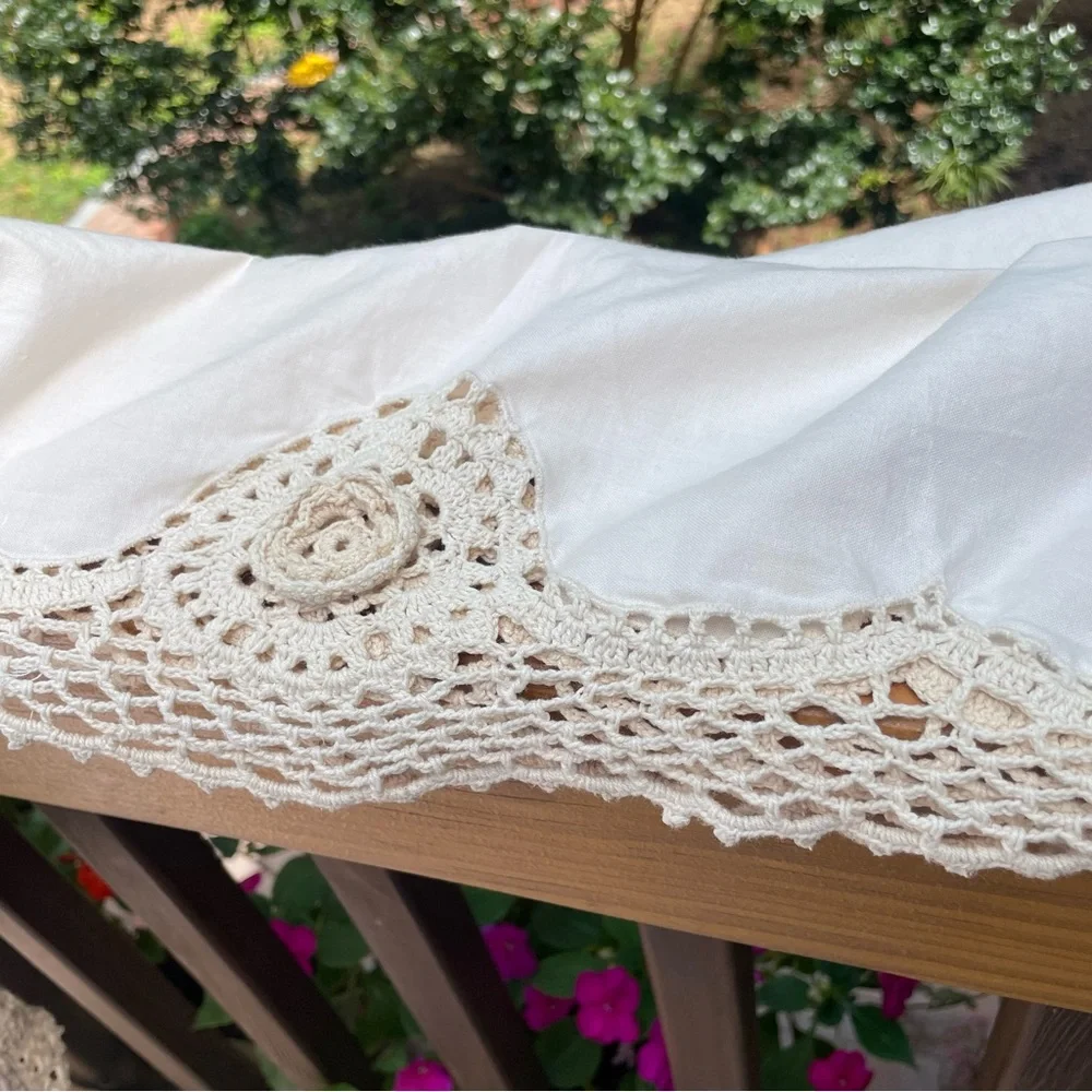 Vintage Crochet Twin Size BedSkirt / Ivory